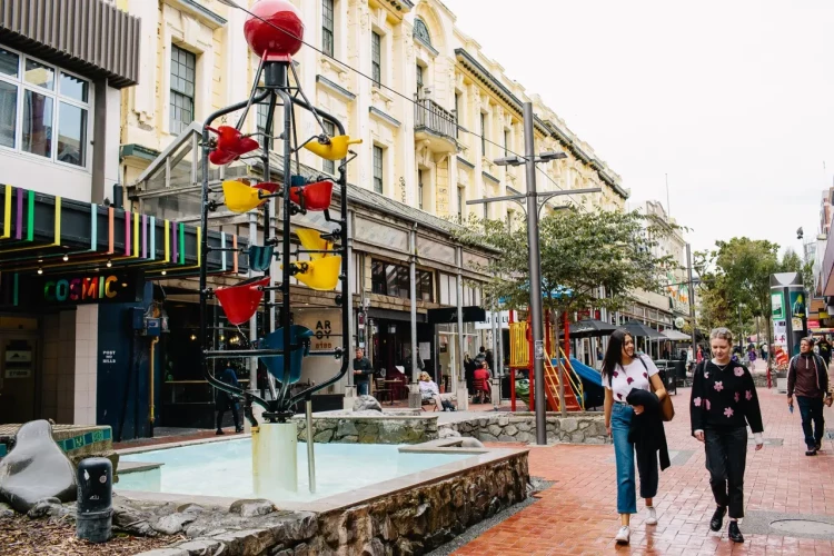 people walking past the bucket fountain in cuba mall